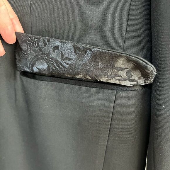 - Men’s Tuxedo. 100% Handmade. Stunning Quality. Size 44L - Picture 14 of 14
